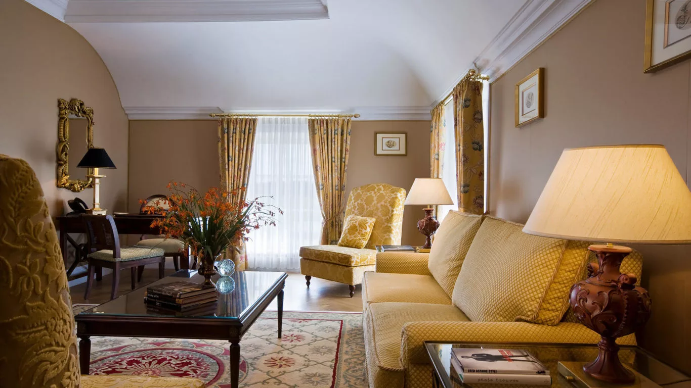 CMR Rooms Manor Deluxe Living