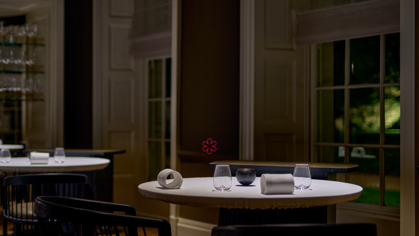 Terre Restaurant Tables